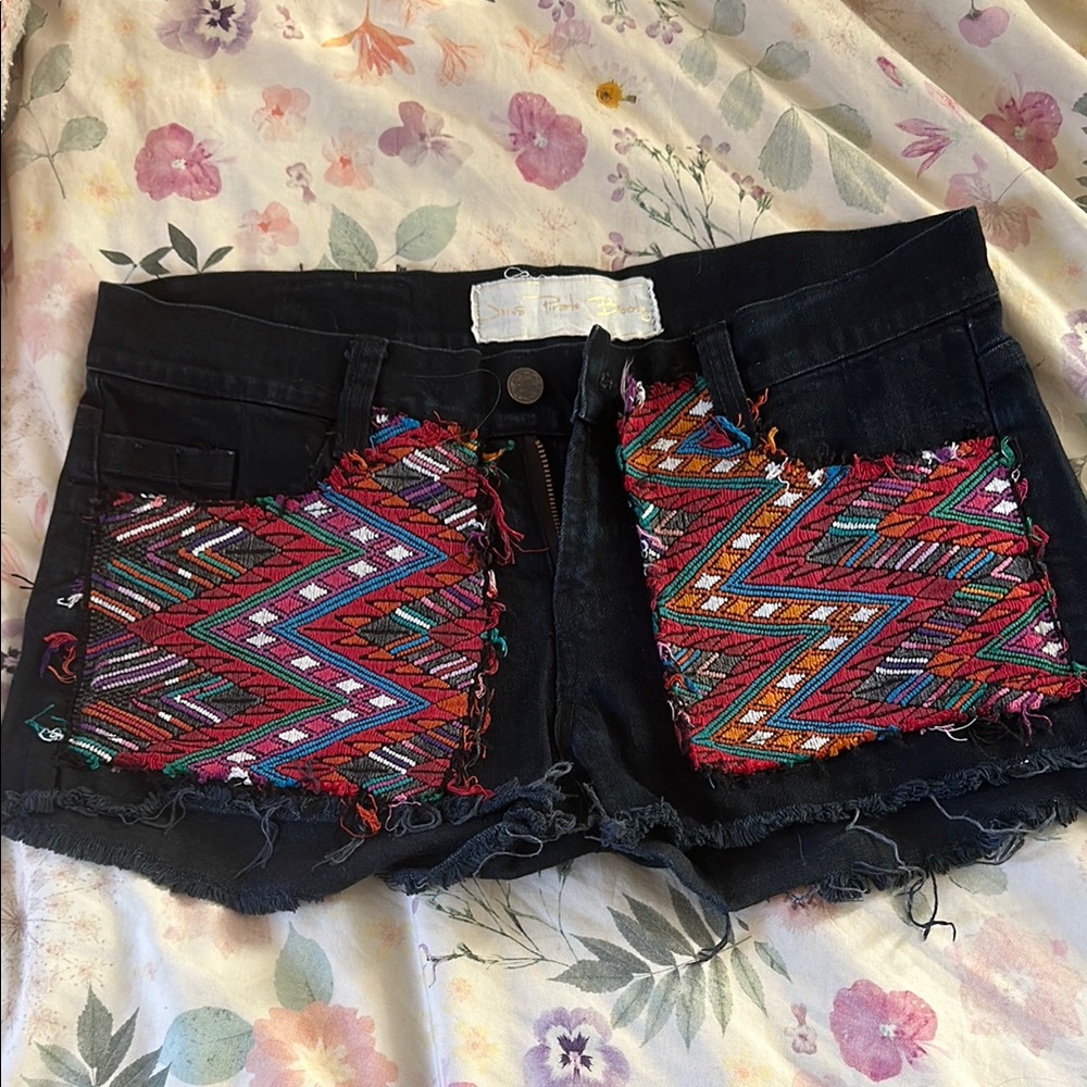 Jen’s Pirates Booty ⭐️ Embroidered Black Denim Shorts